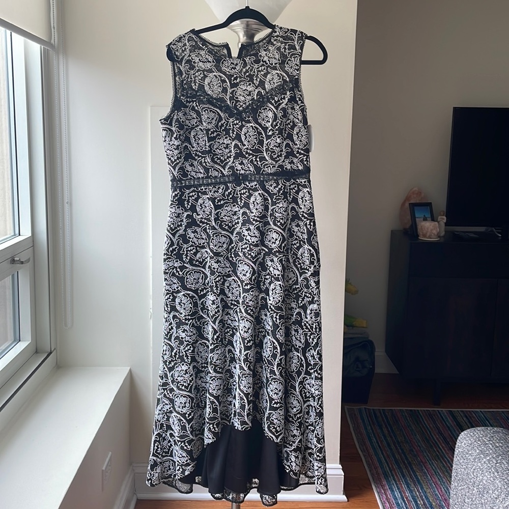 Monique Lhuillier cocktail dress-Never worn size 12